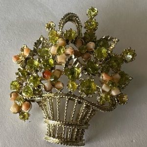 Womens Vintage antique‎ flower gold tone brooch